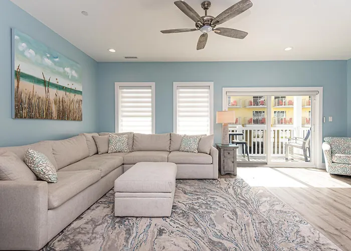 Modern Beachside Townhome With Ocean Views - Steps To The Sand! Holiday home