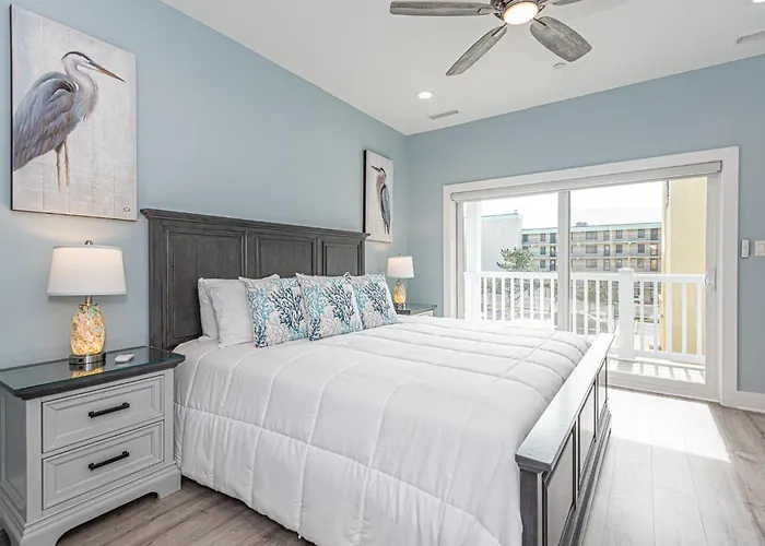 Modern Beachside Townhome With Ocean Views - Steps To The Sand!