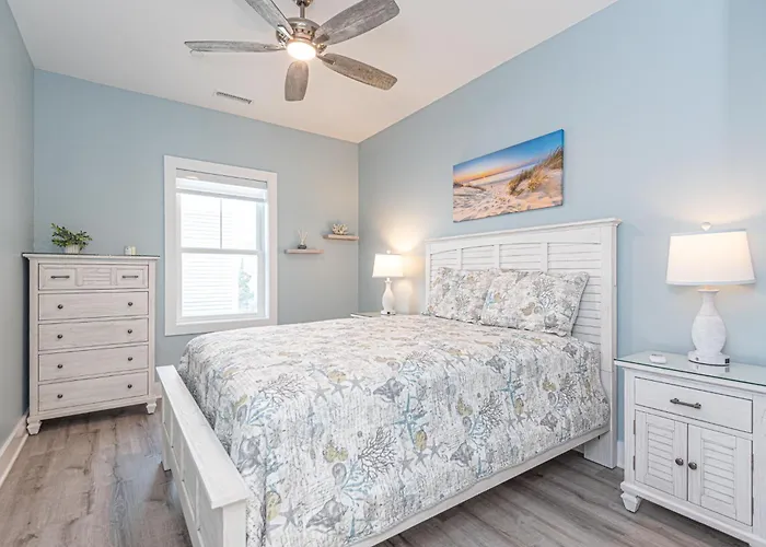 Modern Beachside Townhome With Ocean Views - Steps To The Sand! Holiday home