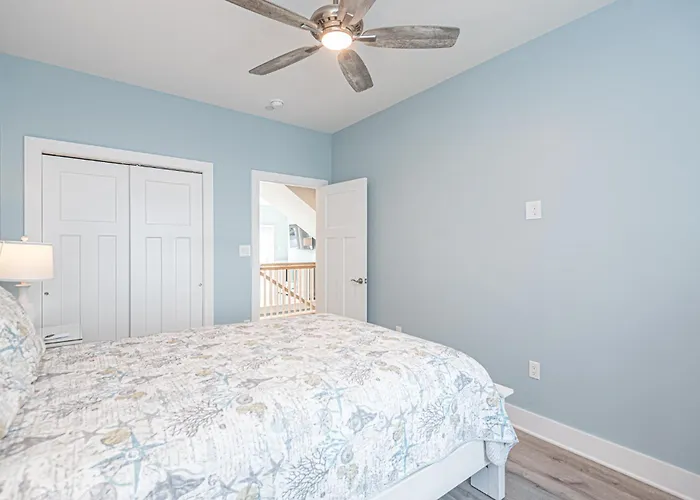 Modern Beachside Townhome With Ocean Views - Steps To The Sand! Holiday home *