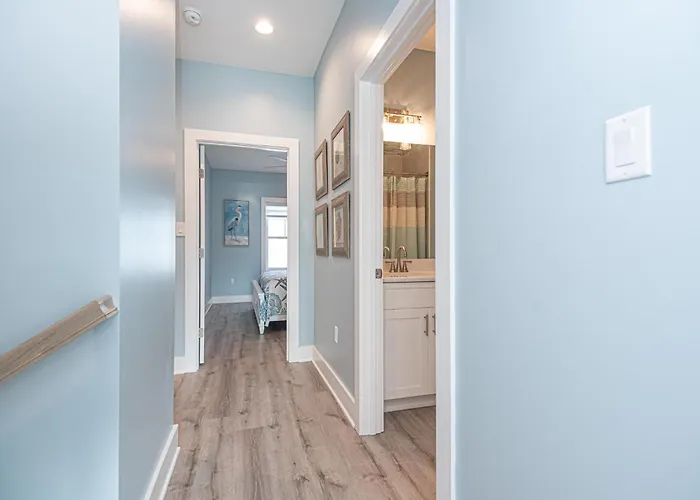 Modern Beachside Townhome With Ocean Views - Steps To The Sand! *