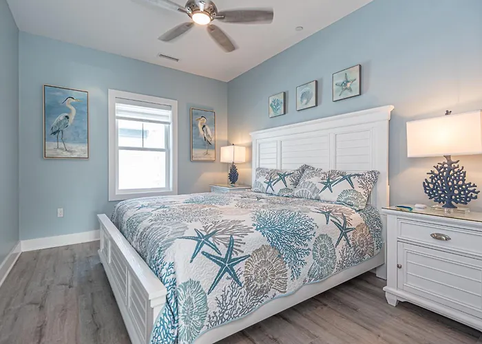 Modern Beachside Townhome With Ocean Views - Steps To The Sand!