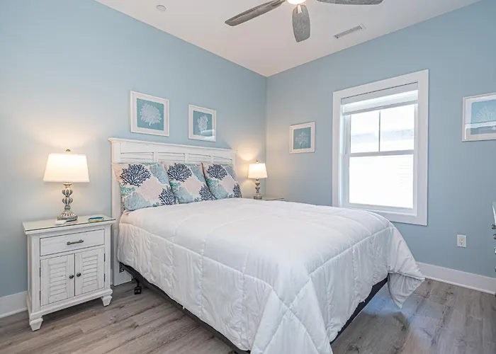 Modern Beachside Townhome With Ocean Views - Steps To The Sand!