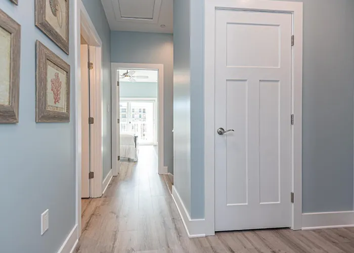 Modern Beachside Townhome With Ocean Views - Steps To The Sand!