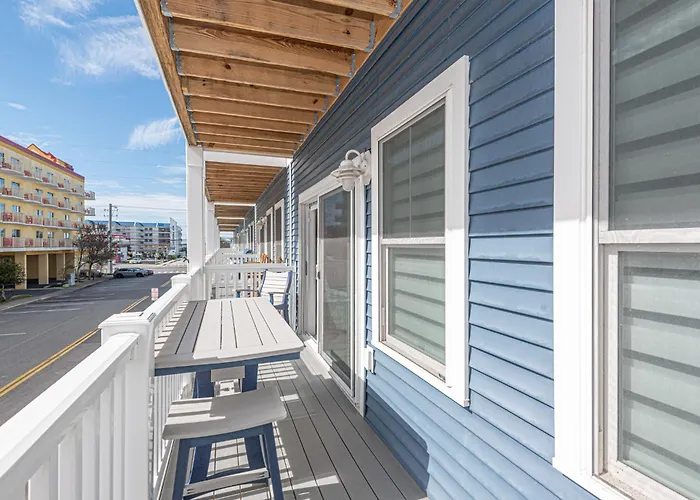 Modern Beachside Townhome With Ocean Views - Steps To The Sand! * Ocean City