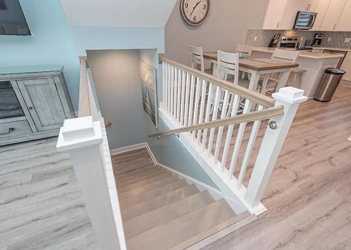 Modern Beachside Townhome With Ocean Views - Steps To The Sand! Holiday home *