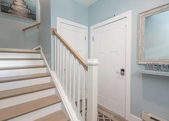 Modern Beachside Townhome With Ocean Views - Steps To The Sand!
